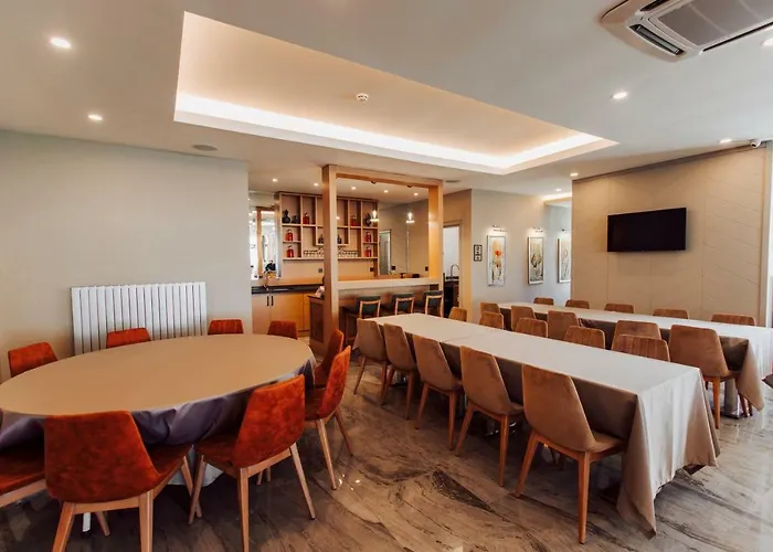 Businesspalas Deluxe Hotel