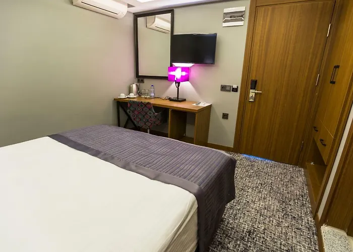 Businesspalas Deluxe Hotel 3*