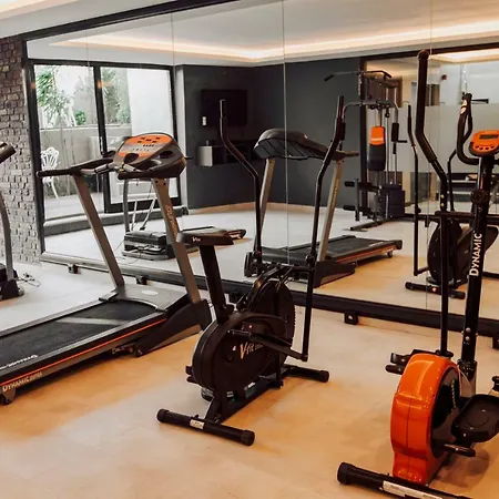 Businesspalas Deluxe 호텔 이즈밋