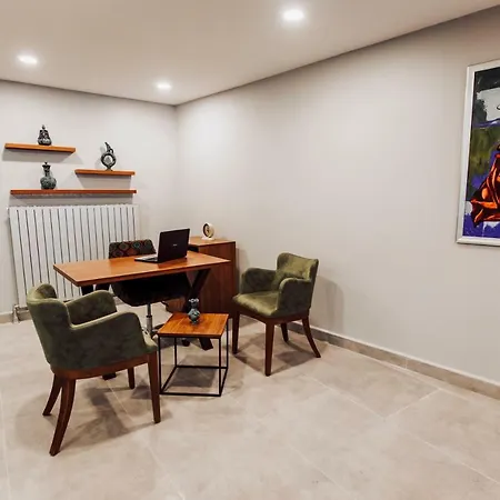 Businesspalas Deluxe 호텔 이즈밋